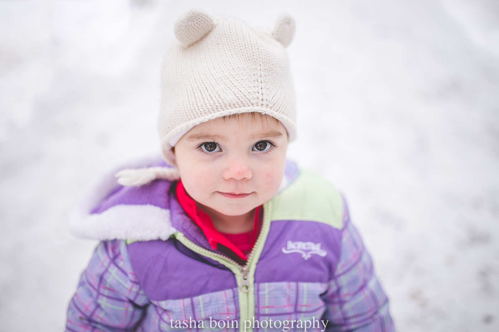 Living in a cold climate as a family photographer can sometimes be a creativity crusher. Since half of the year I feel like I shoot in frigid temperatures, I’ve learned a lot from past mistakes and have accumulated my top tips on how to make a cold winter session a successful one, especially with little ones who may be crying before the session even starts!