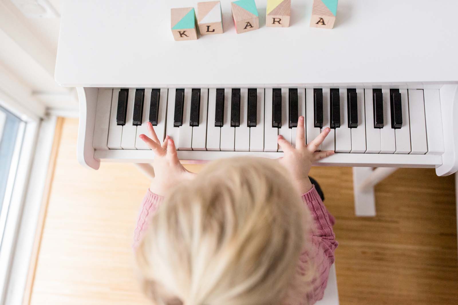 day-in-the-life-session-photography-15 A girl plays piano