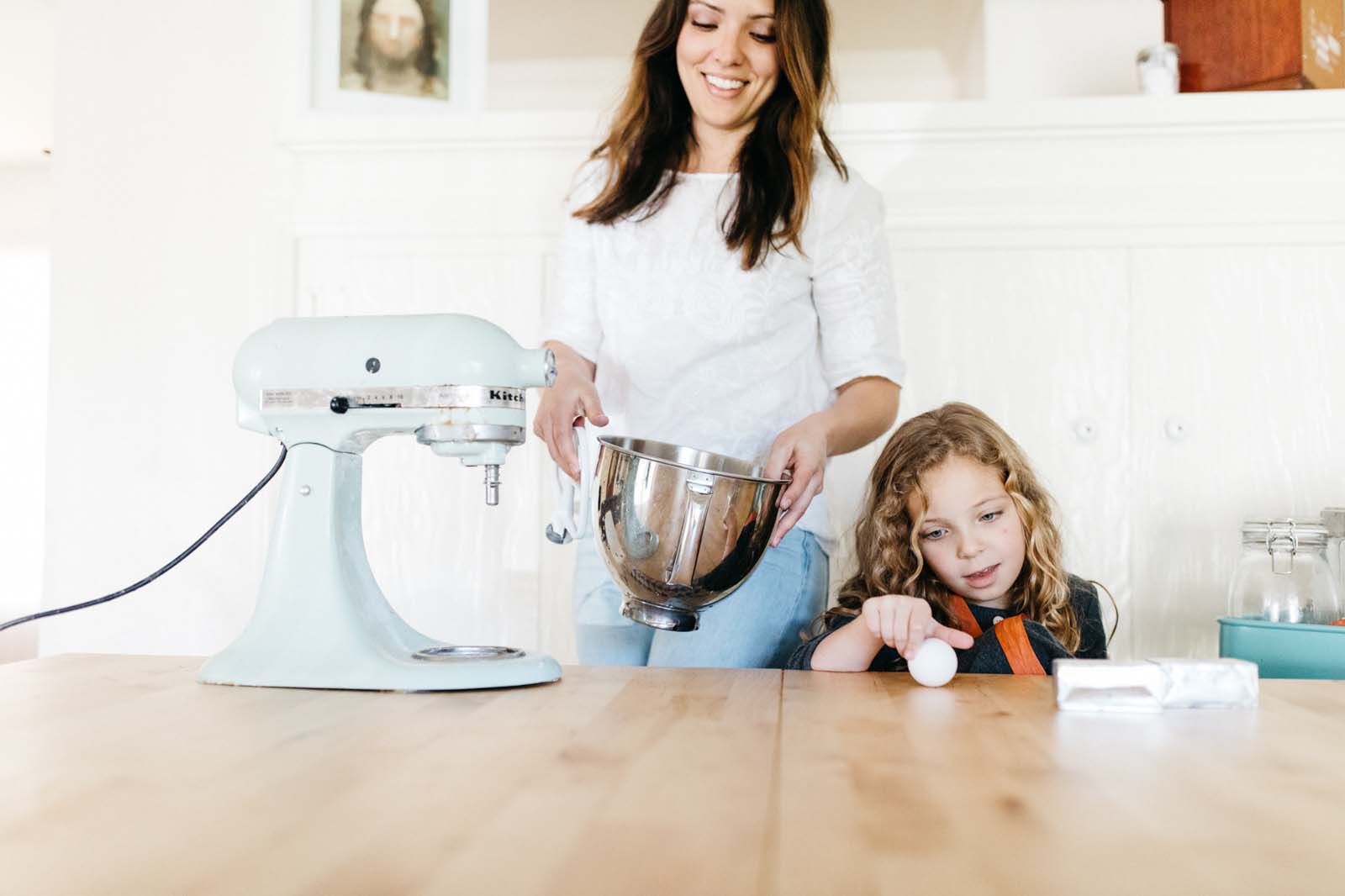 day-in-the-life-session-photography-7 A mom and daughter bake during a day in the life photography session