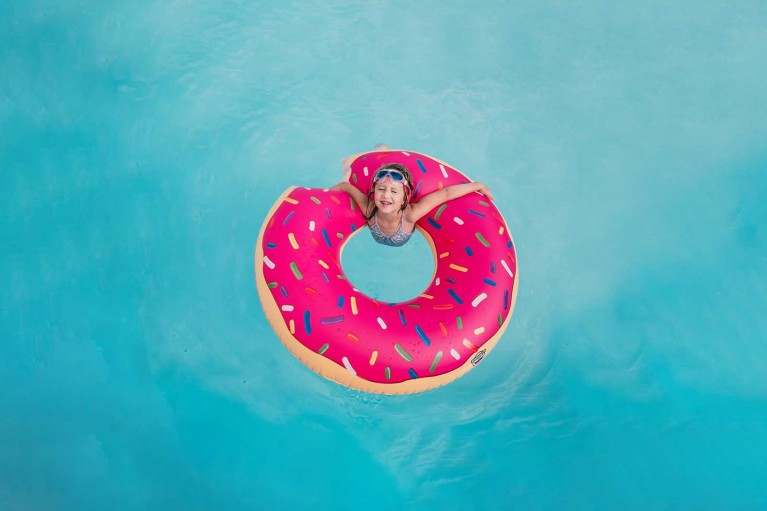 Pool floats as photo props - adding a pop of color in photos