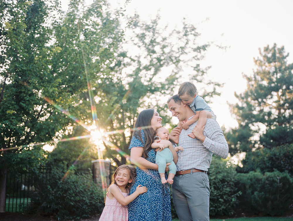 family_photography_on_film_brooke_schultz8 Family photo on film with sunburst