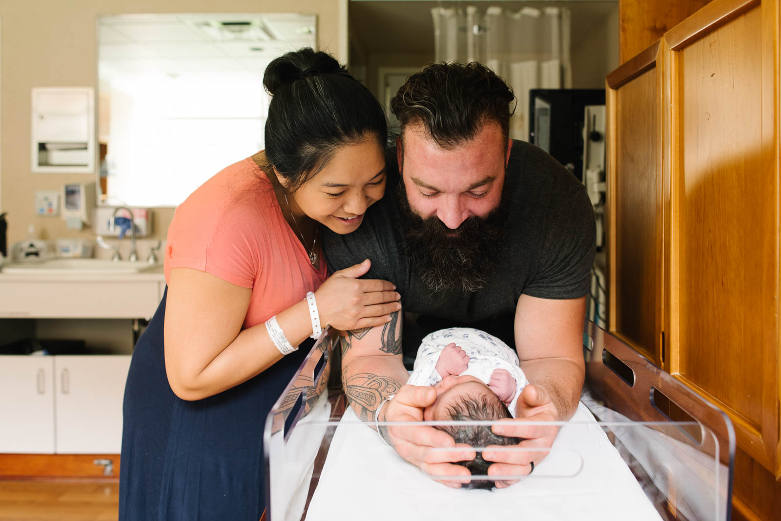 fresh-48-hospital-newborn-carrie-yuan-11 Parents adore newborn at hospital photo session