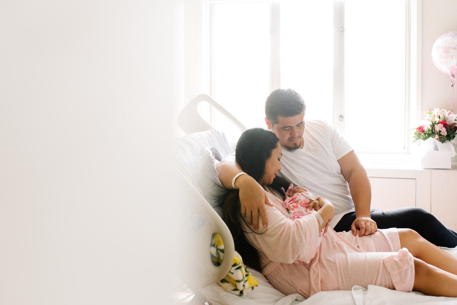 fresh-48-hospital-newborn-carrie-yuan-6 Parents adore newborn at hospital photo session