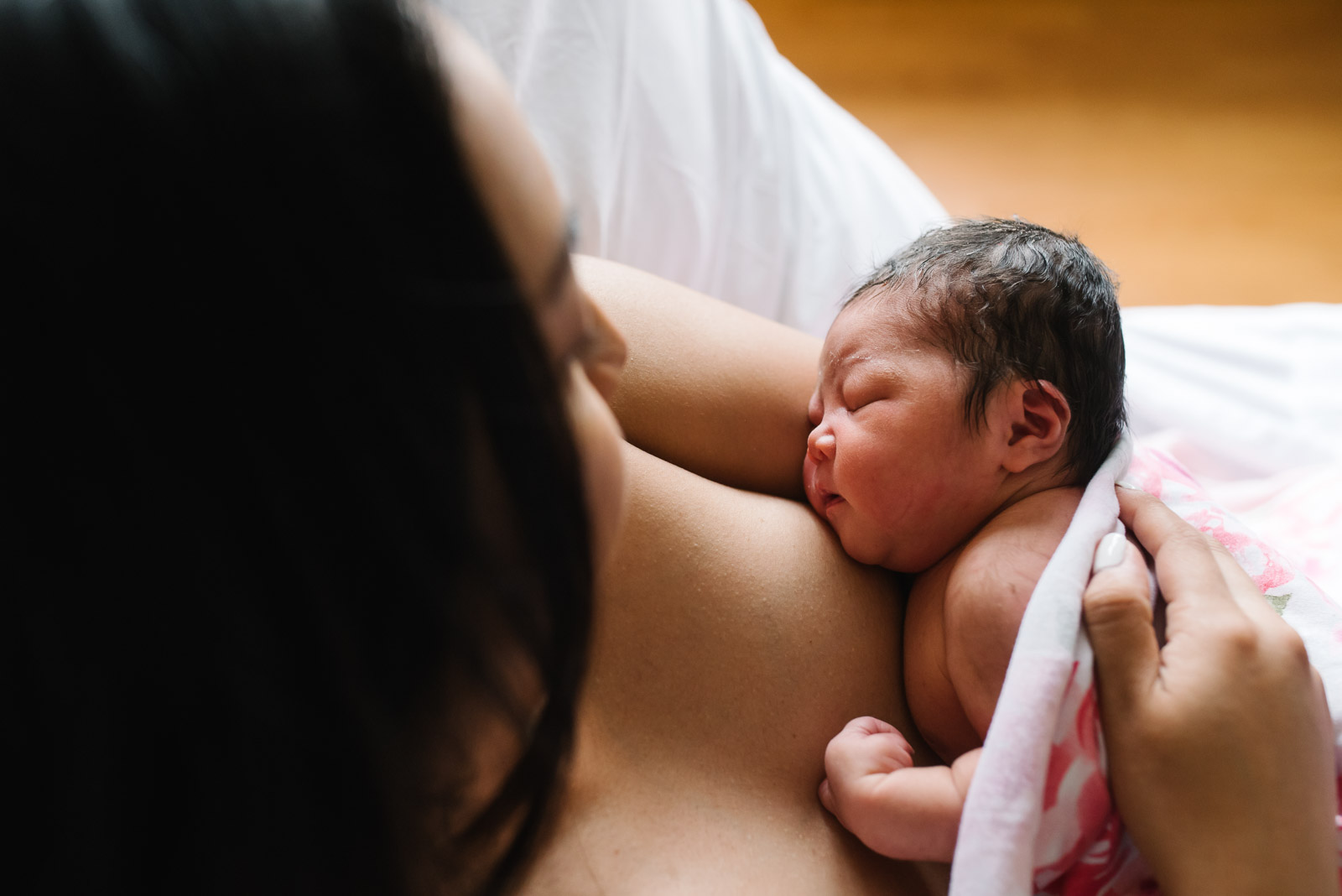 fresh-48-hospital-newborn-carrie-yuan-7 Newborn baby in mom's arms