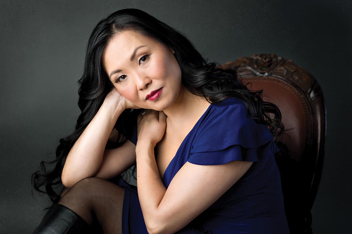 leslie-crane-creative-headshots-8 Dramatic headshot of a woman in a chair