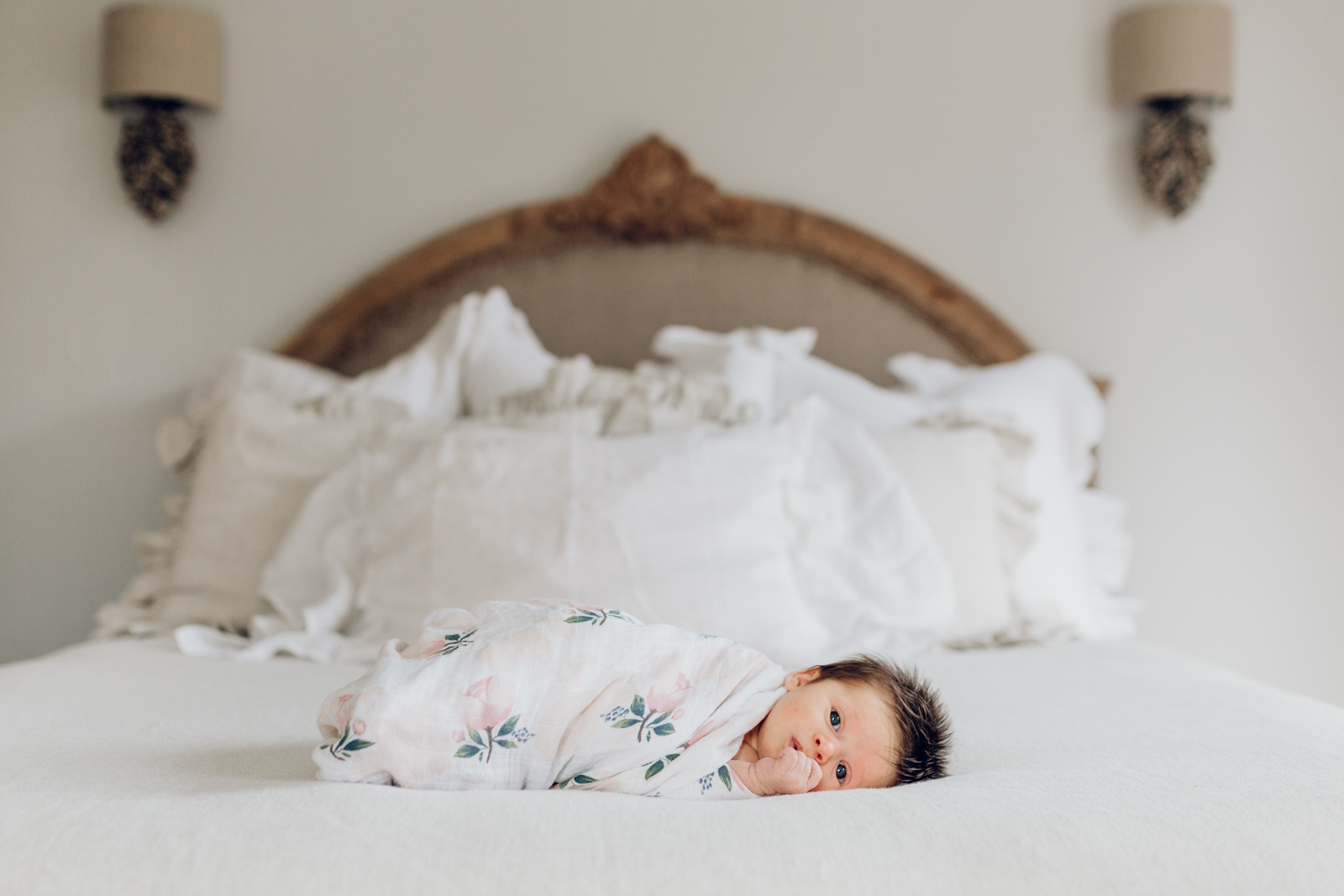 lifestyle-newborn-photography-session-laura-barr-02 Rock your lifestyle newborn photography sessions with these 10 tips.
