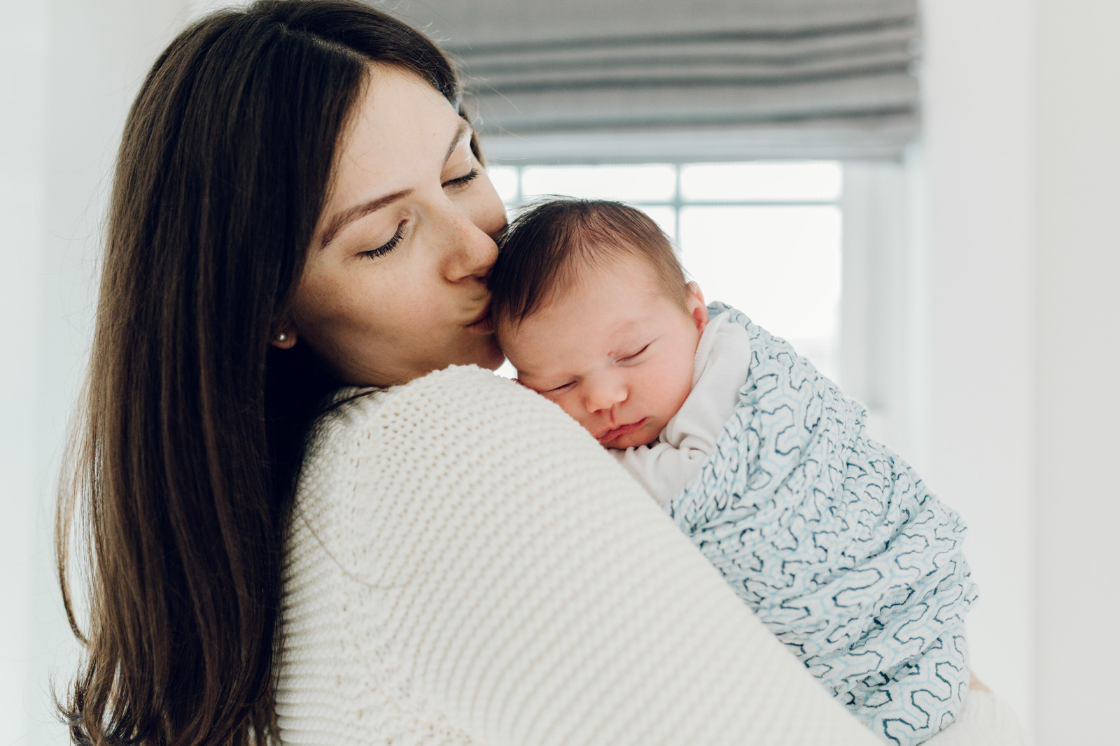 lifestyle-newborn-photography-session-laura-barr-03 and be a calming energy