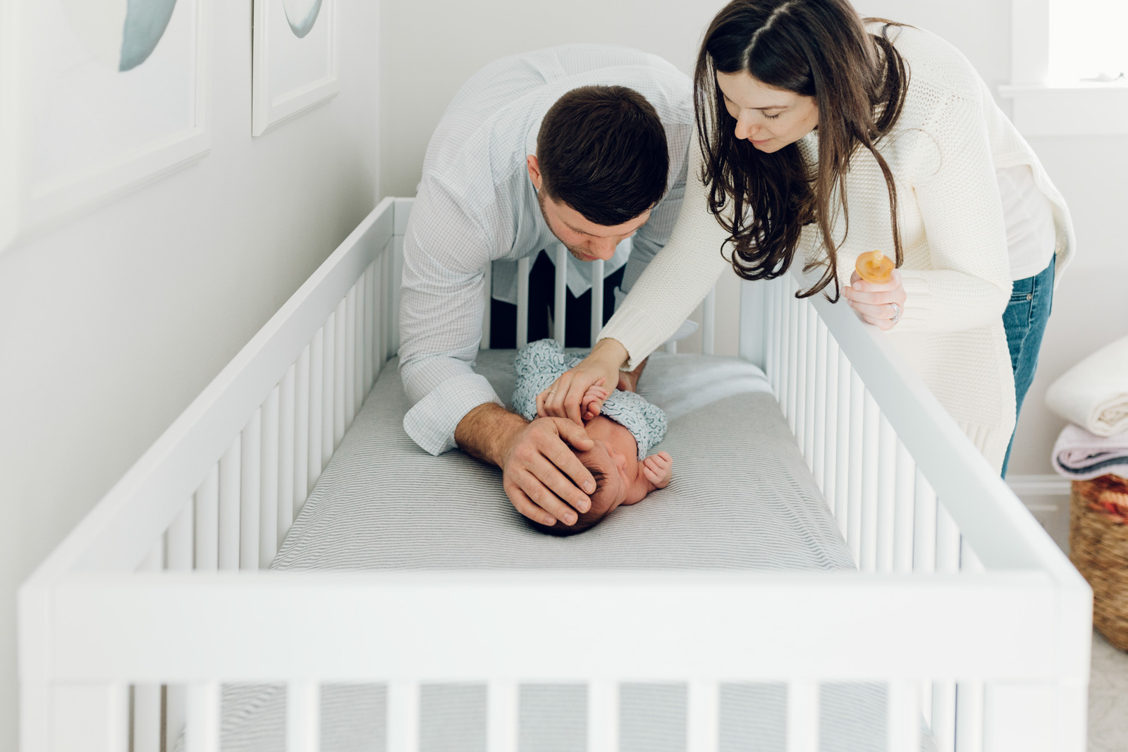 lifestyle-newborn-photography-session-laura-barr-04 Rock your lifestyle newborn photography sessions with these 10 tips.