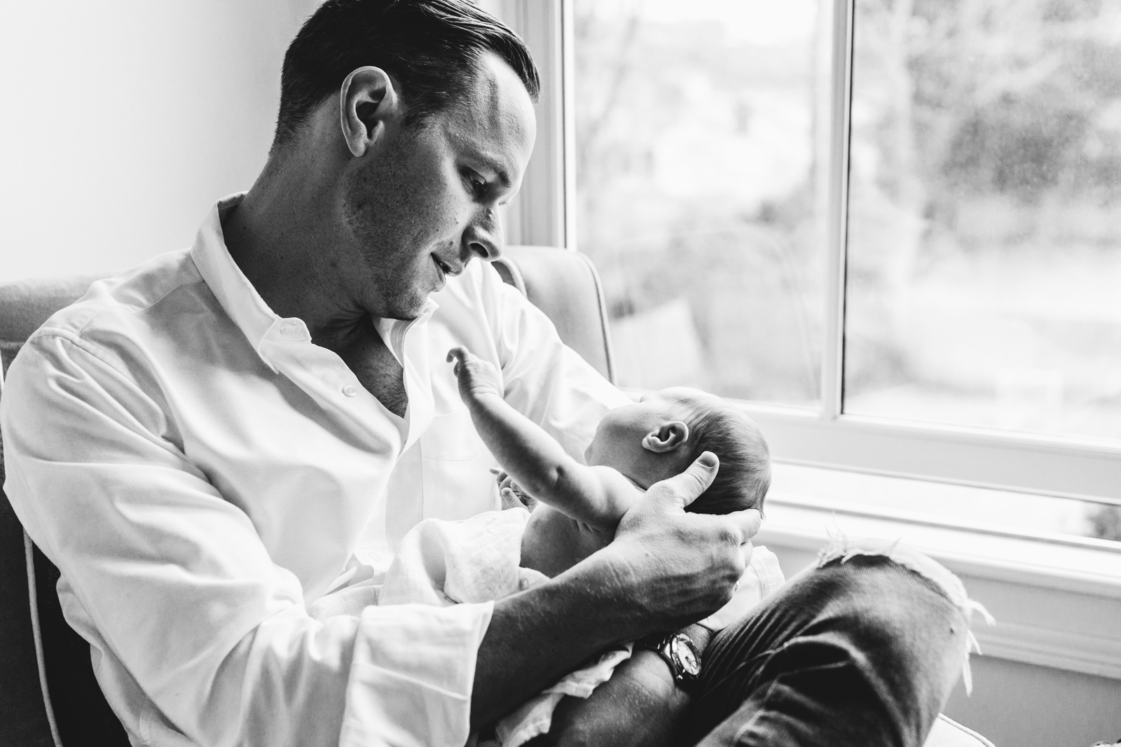 lifestyle-newborn-photography-session-laura-barr-10 Rock your lifestyle newborn photography sessions with these 10 tips.