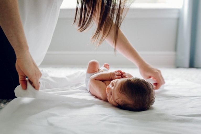 Rock your lifestyle newborn photography sessions with these 10 tips.