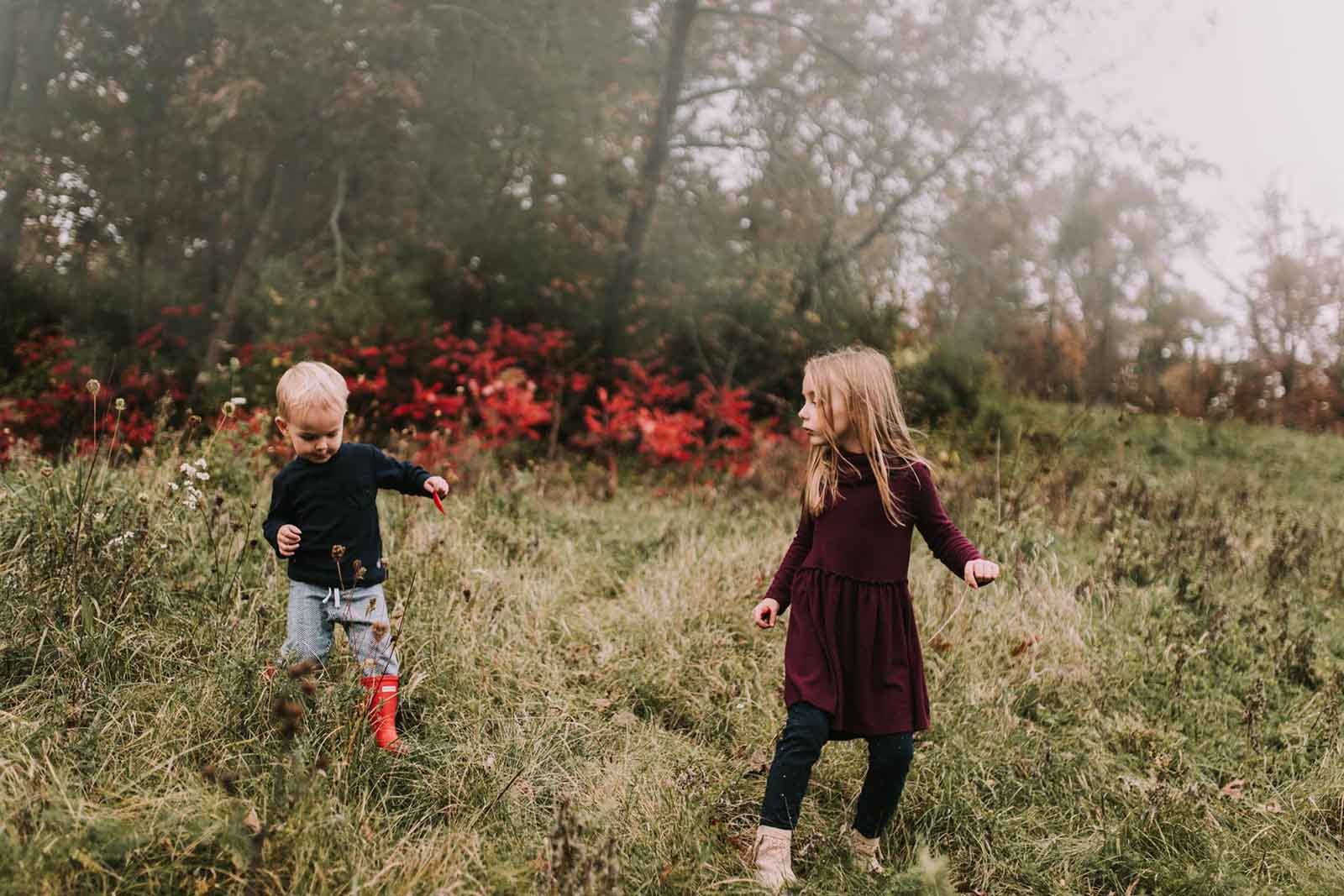 photographer-mom-laura-frazier-2 A girl and a boy play. Finding balance with photography and motherhood