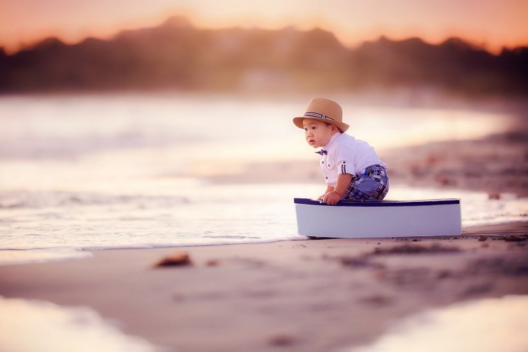 One of my most highly sought after sessions I offer is the family sunset session. I'm here to share with you some insider tips to achieve coveted dreamy images at sunset.