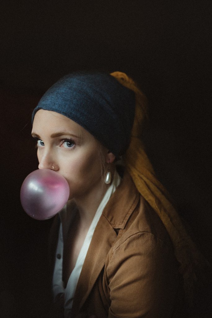 SaundersL-GirlWithAPearlEarring-SelfPortrait