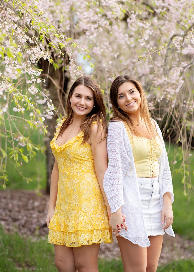 Shey-Detterline-photographing-twins-senior-photography-5 Twin senior girls at a photo session in a park