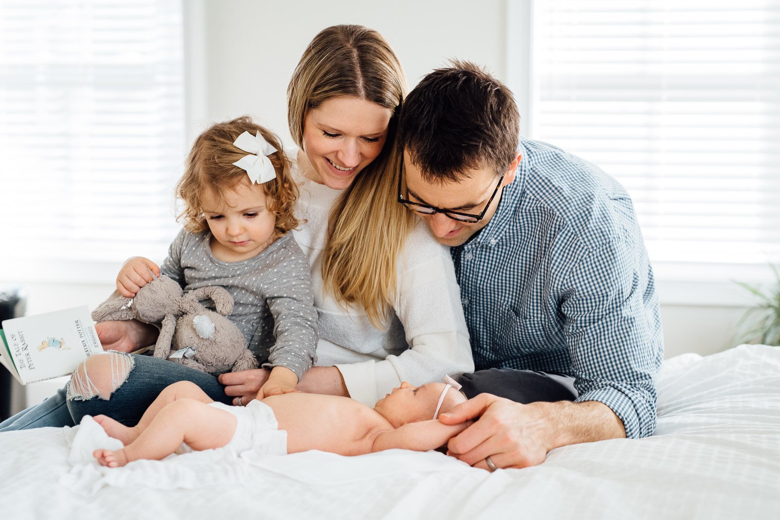 what-to-wear-newborn-photos-Amy Murgatroyd