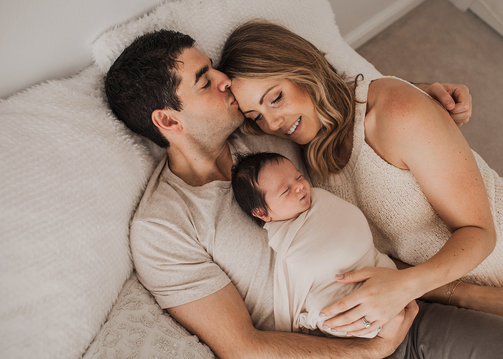 what-to-wear-newborn-photos-Chelsey Hill